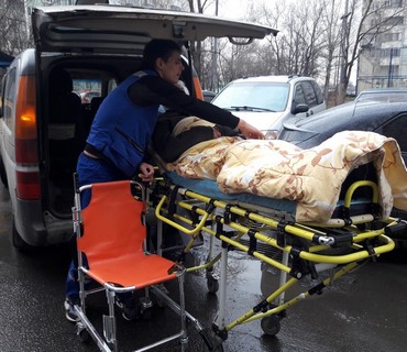 Перевозка лежачего больного на лучевую терапию (курс лучевой терапии) и обратно в Москве в пределах МКАД