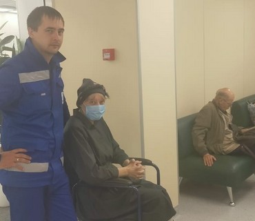 Перевозка лежачих больных из Болхова (Орловской области) в Москву: услуга "от кровати до кровати"
