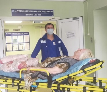 Перевозка лежачих больных из Москвы в Остров (Псковской области): услуга "от кровати до кровати"