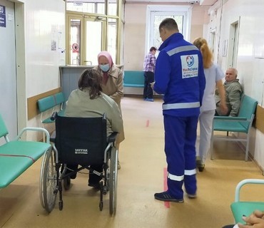 Перевозка лежачих больных из Родины (Псковской области) в Москву: услуга "от кровати до кровати"