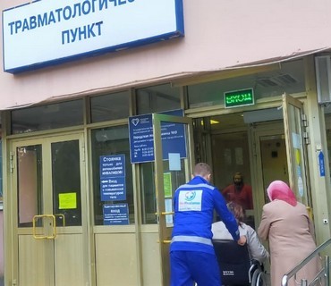 Перевозка лежачих больных из Москвы в Порхов (Псковской области): услуга "от кровати до кровати"