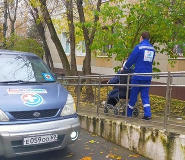 Перевозка лежачих больных из Красного Кута (Саратовской области) в Москву: услуга "от кровати до кровати"