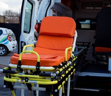 Перевозка лежачих больных из Москвы в Данилов (Ярославской области): услуга "от кровати до кровати"