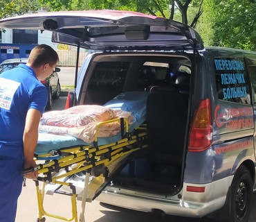 Перевозка лежачих больных в/из лечебное учреждение СМ-Клиника для прохождения процедур на МРТ на КТ на УЗИ Рентген. Маршала Тим