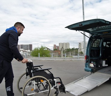 Перевозка инвалидов-колясочников от кровати до кровати в Москве внутри МКАД