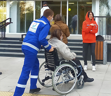 Встреча и перевозка инвалида-колясочника на вокзал и с вокзала в любую точку Москвы