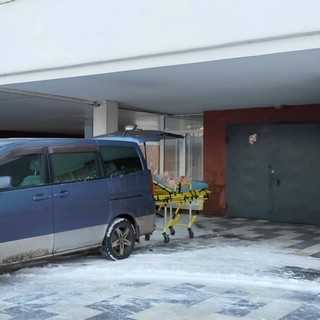 Перевозка лежачих больных из Москвы в Маслову Пристань (Белгородской области): услуга "от кровати до кровати"