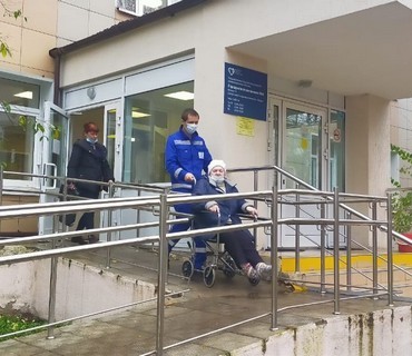 Перевозка лежачих больных из Москвы в Воронеж (Воронежской области): услуга "от кровати до кровати"