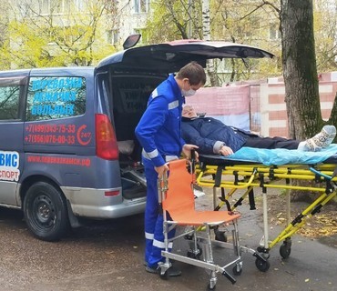 Перевозка лежачих больных из Людинова (Калужской области) в Москву: услуга "от кровати до кровати"