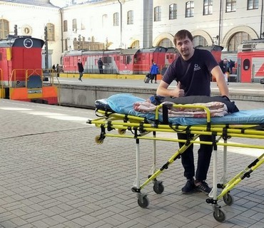 Перевозка лежачих больных из Кремёнок (Калужской области) в Москву: услуга "от кровати до кровати"