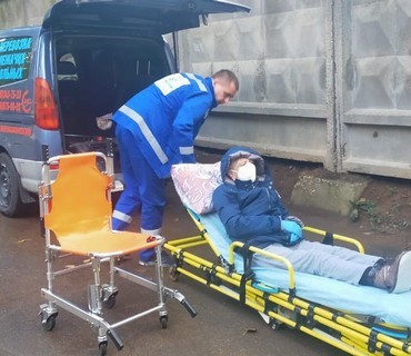 Перевозка лежачих больных из Гукова (Ростовской области) в Москву: услуга "от кровати до кровати"