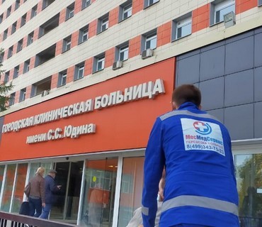 Перевозка лежачих больных из Каменска-Шахтинского (Ростовской области) в Москву: услуга "от кровати до кровати"