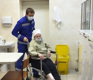 Перевозка лежачих больных из Новокуйбышевска (Самарской области) в Москву: услуга "от кровати до кровати"
