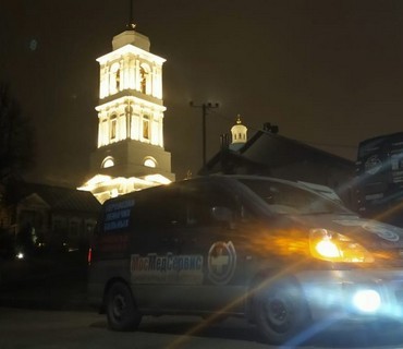 Перевозка лежачих больных из Соснового Бора (Ленинградской области) в Москву: услуга "от кровати до кровати"