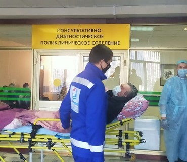 Перевозка лежачих больных из Сертолова (Ленинградской области) в Москву: услуга "от кровати до кровати"