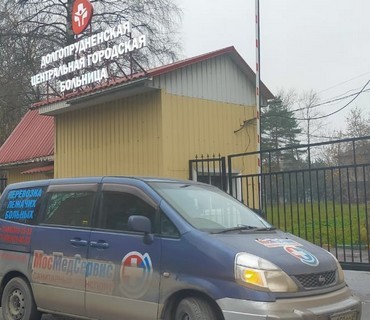 Перевозка лежачих больных из Тихвина (Ленинградской области) в Москву: услуга "от кровати до кровати"