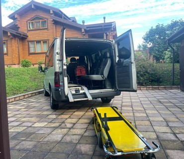 Перевозка лежачих больных из Москвы в Кириши (Ленинградской области): услуга "от кровати до кровати"