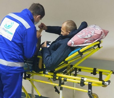 Перевозка лежачих больных из Волхова (Ленинградской области) в Москву: услуга "от кровати до кровати"