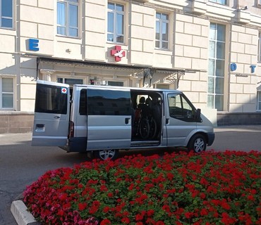 Перевозка лежачих больных из Москвы в Кировск (Ленинградской области): услуга "от кровати до кровати"