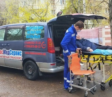 Перевозка лежачих больных из Лодейного поля (Ленинградской области) в Москву: услуга "от кровати до кровати"