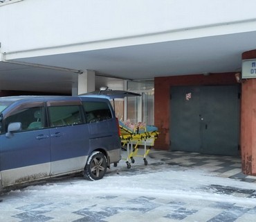 Перевозка лежачих больных из Торопца (Тверской области) в Москву: услуга "от кровати до кровати"